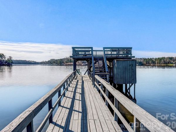 254 N Shoreline Drive, New London, NC 28127