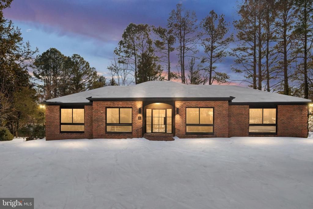 1 Walter Circle, Fredericksburg, VA 22405 Main Photo