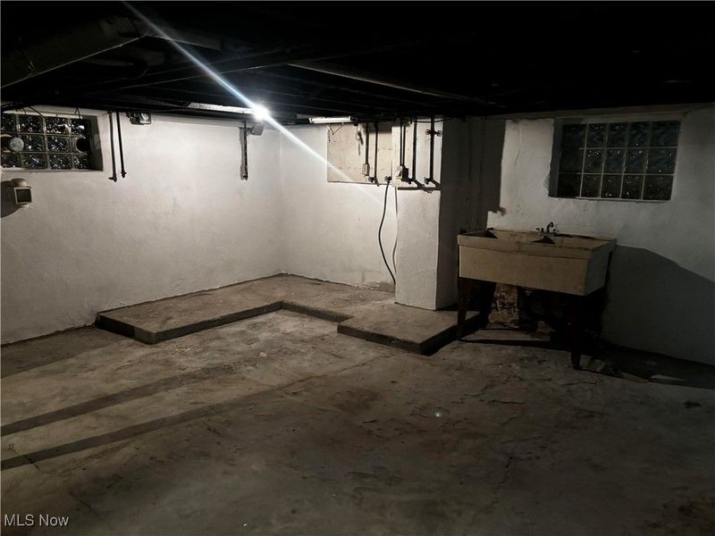 11824 Geraldine Avenue, Cleveland, OH 44111 Photo 40