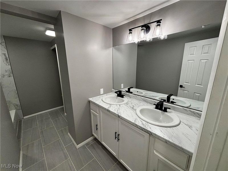 11824 Geraldine Avenue, Cleveland, OH 44111 Photo 9