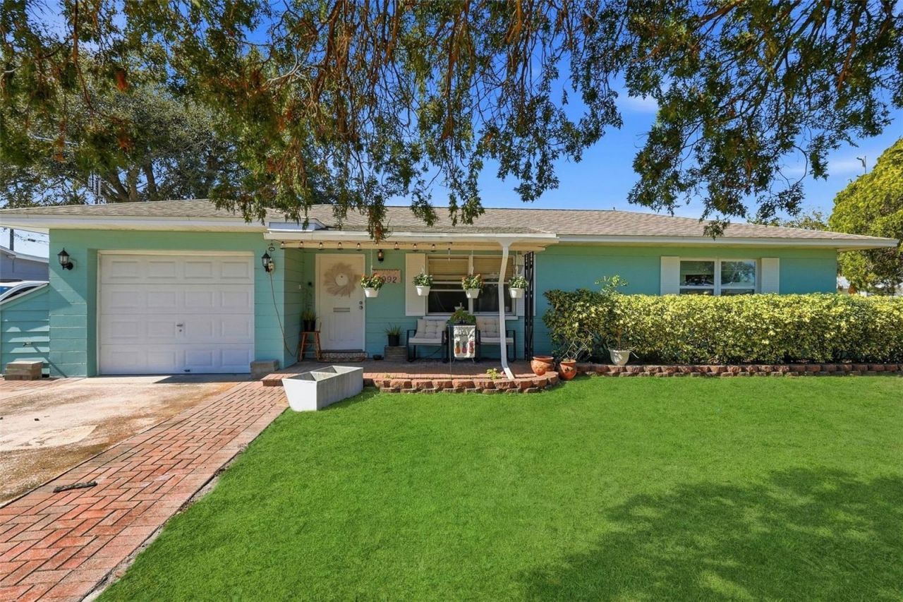 3992 62nd Street N, Saint Petersburg, FL 33709 Main Photo