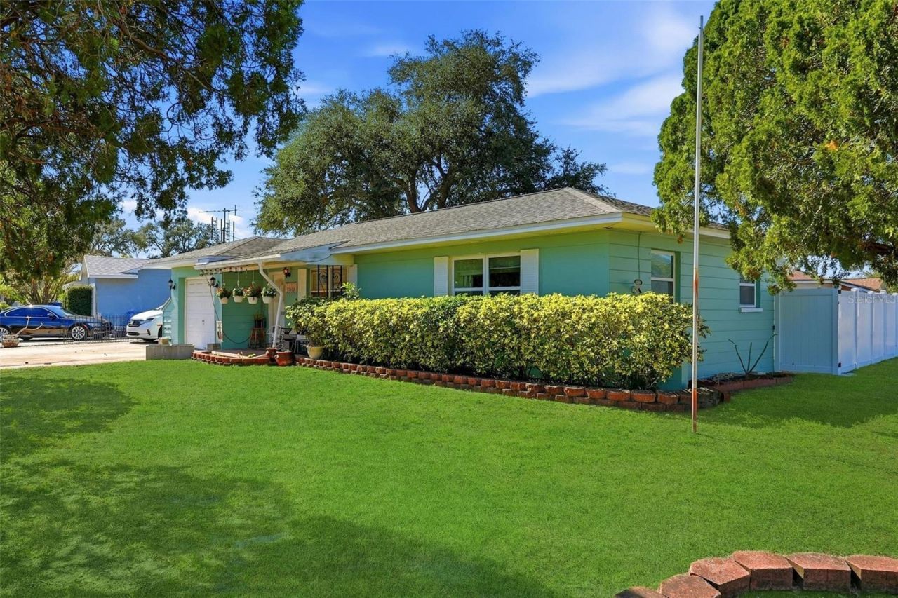 3992 62nd Street N, Saint Petersburg, FL 33709 Photo