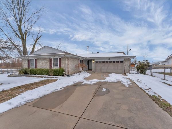 998 Eastgate Street , Siloam Springs, AR 72761