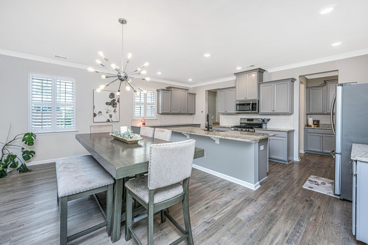 9905 Pin Cherry Court Photo 10