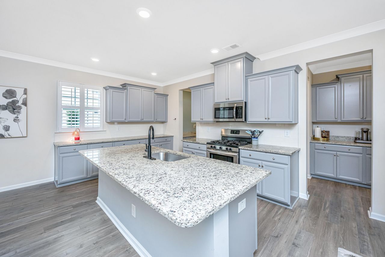 9905 Pin Cherry Court Photo 11