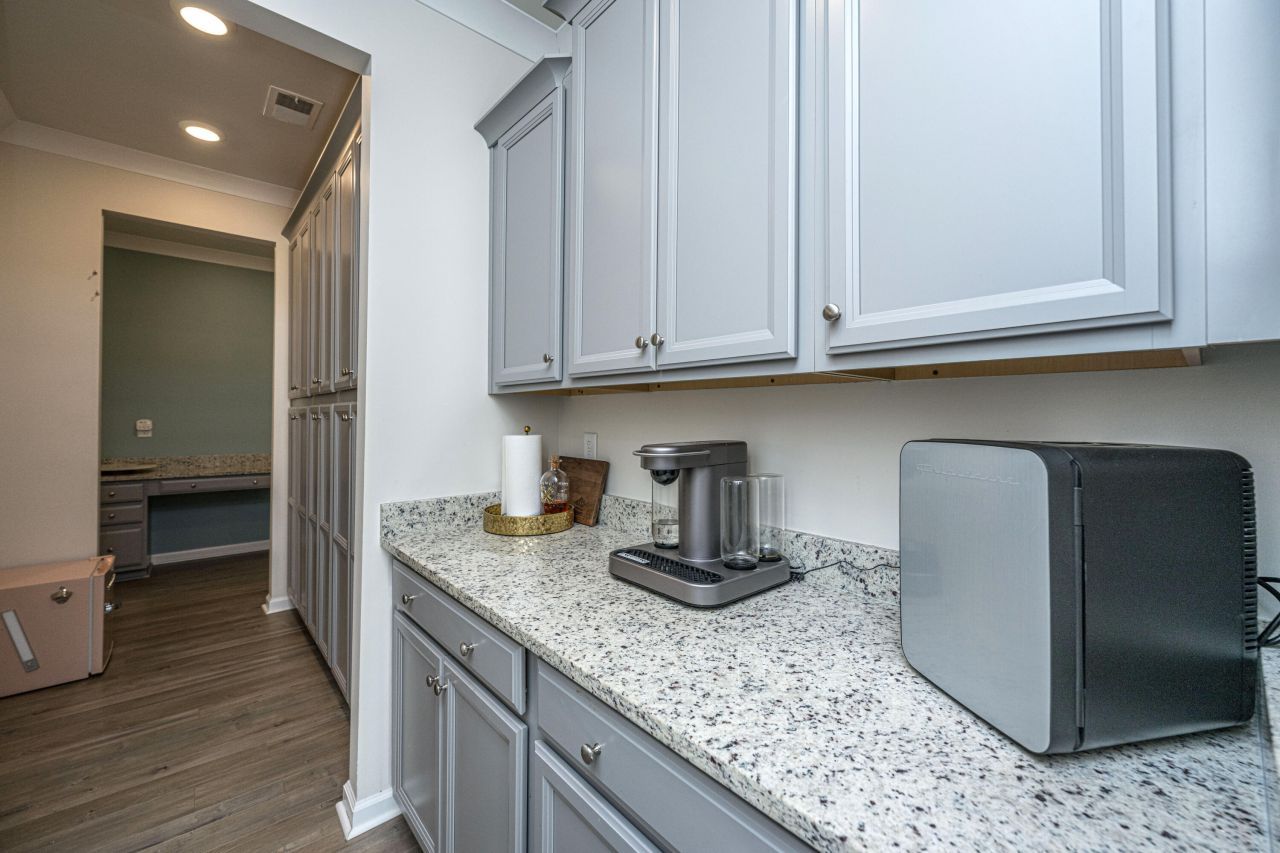 9905 Pin Cherry Court Photo 16