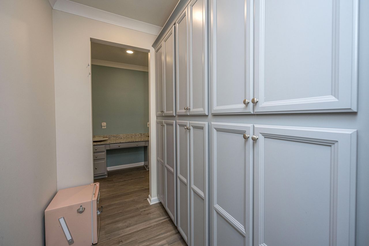 9905 Pin Cherry Court Photo 17