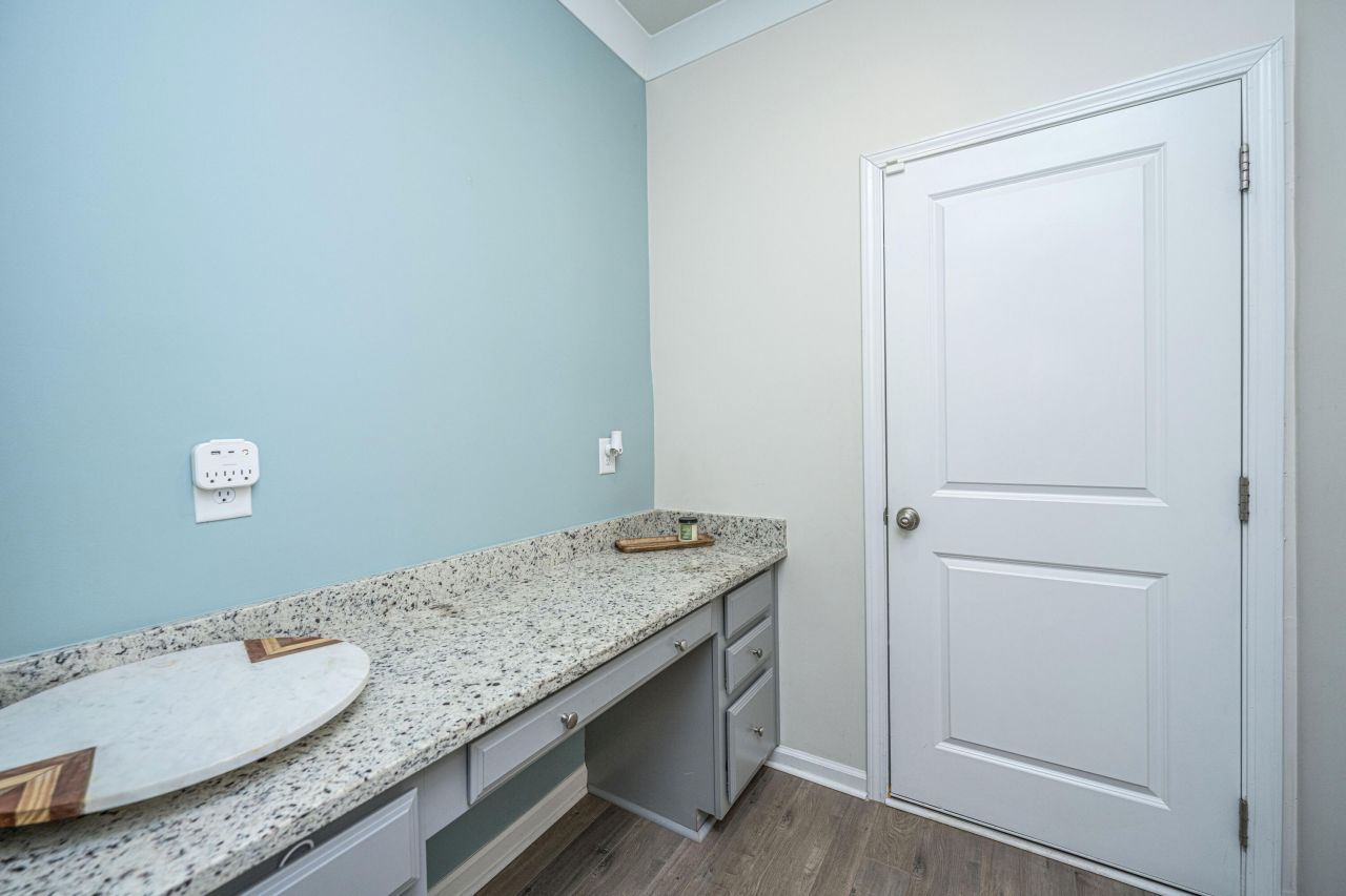 9905 Pin Cherry Court Photo 18