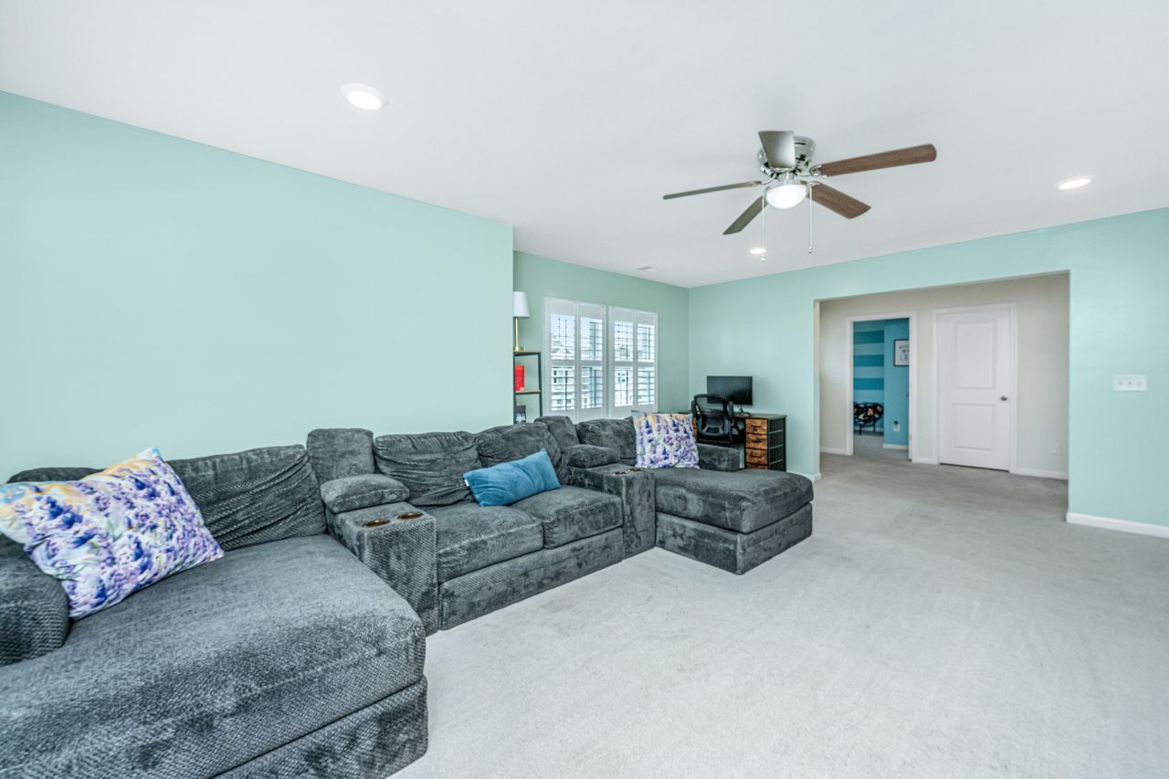 9905 Pin Cherry Court Photo 32