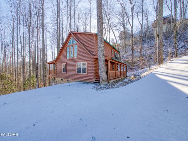 123 Laurel Way, Gatlinburg, TN 37738