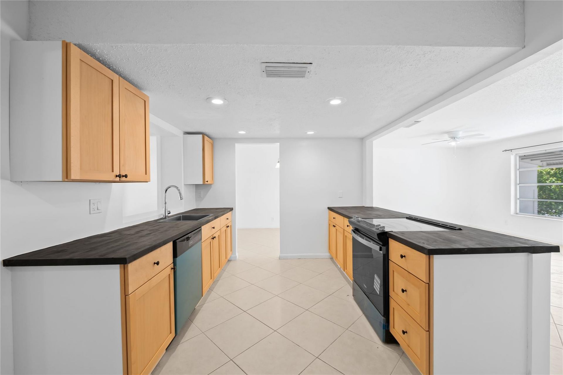 7005 NW 11th Street, Margate, FL 33063 Photo