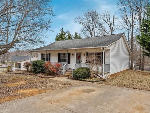 113 Falling Creek Drive, Thomasville, NC 27360