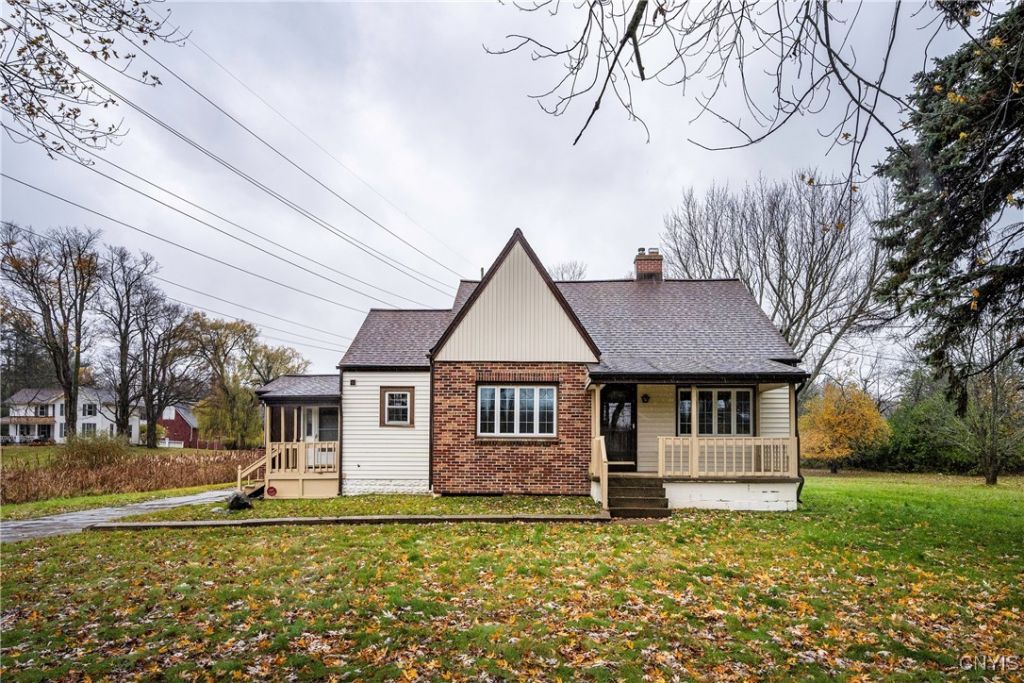 5082 Bay View Road, Hamburg, NY 14075 Main Photo