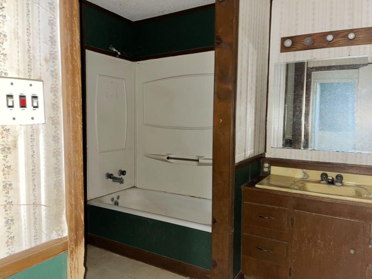 1111 N Longstreet Street Photo 9