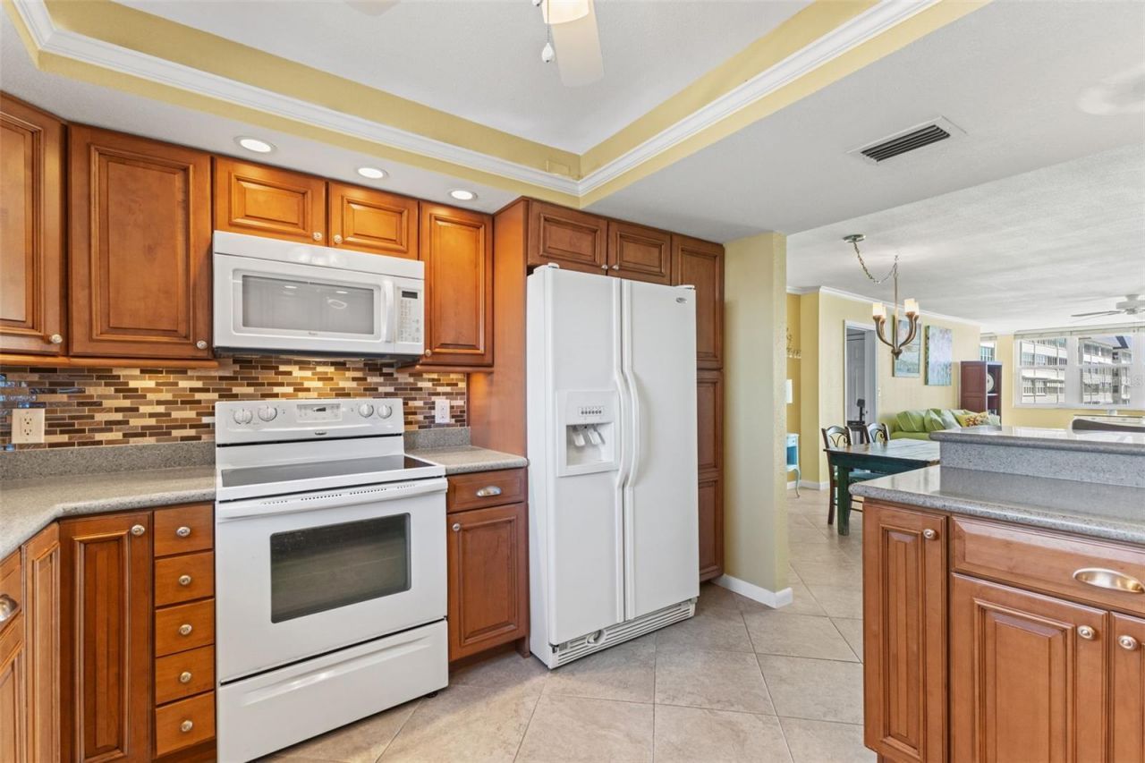 5130 Brittany Drive S, Unit 808, Saint Petersburg, FL 33715 Photo