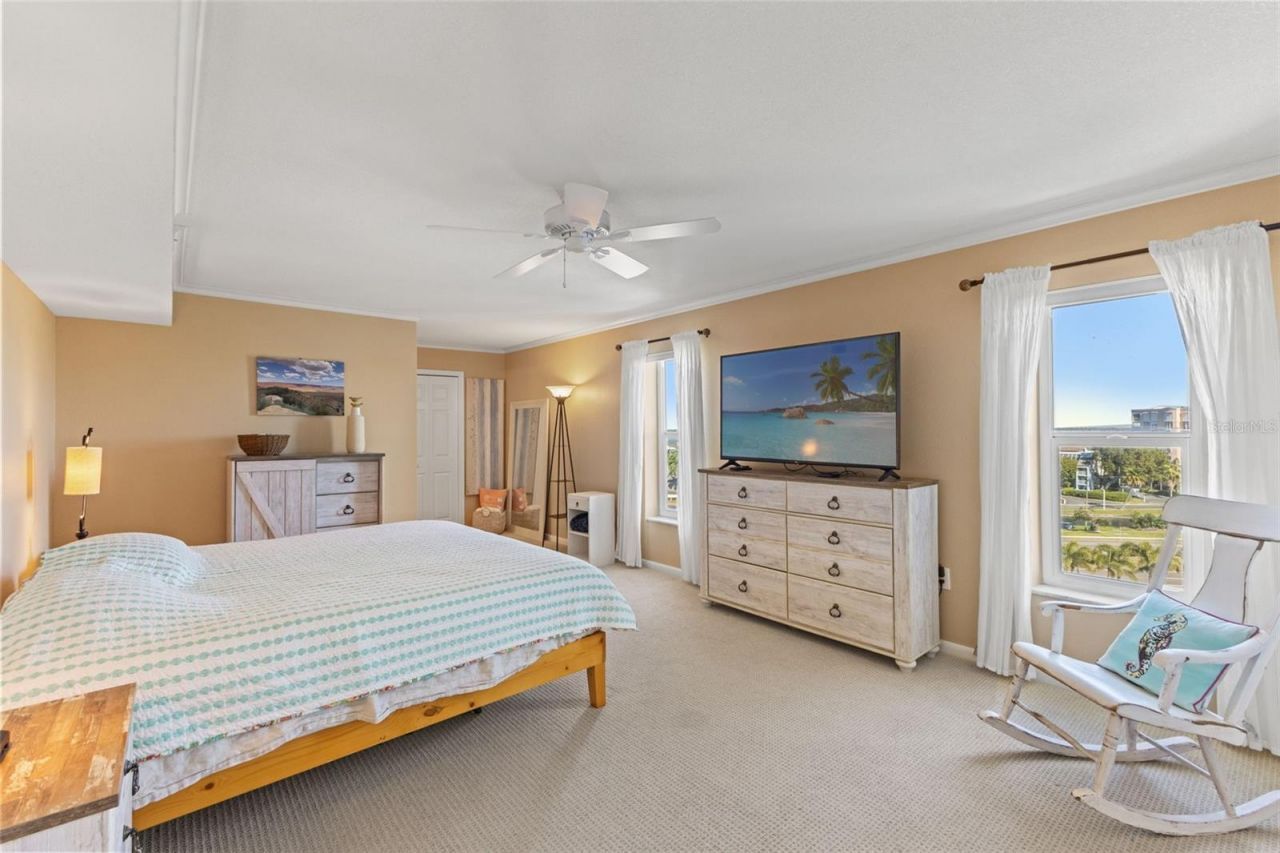 5130 Brittany Drive S, Unit 808, Saint Petersburg, FL 33715 Photo