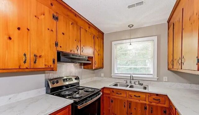 7031 N Kenwood Drive Photo 4