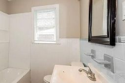 7031 N Kenwood Drive photo 4