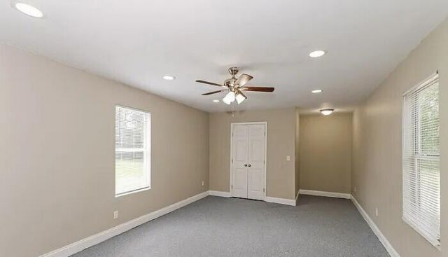 7031 N Kenwood Drive Photo 9