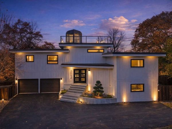 4652 Nine Oaks Circle, Bloomington, MN 55437