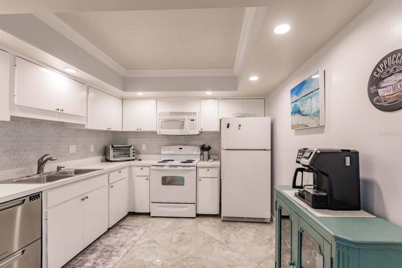 1200 E Peppertree Lane, Unit 206, Sarasota, FL 34242 Photo