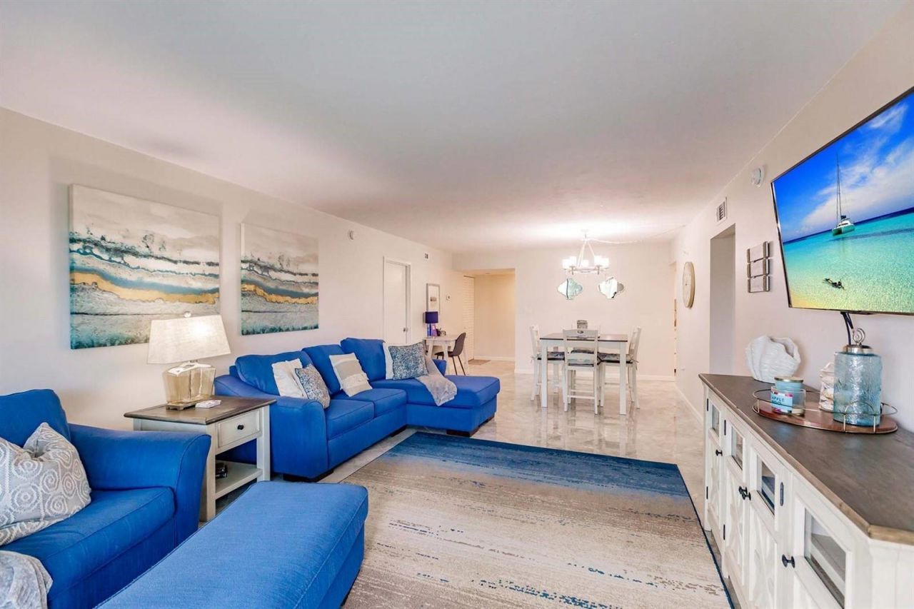 1200 E Peppertree Lane, Unit 206, Sarasota, FL 34242 Photo