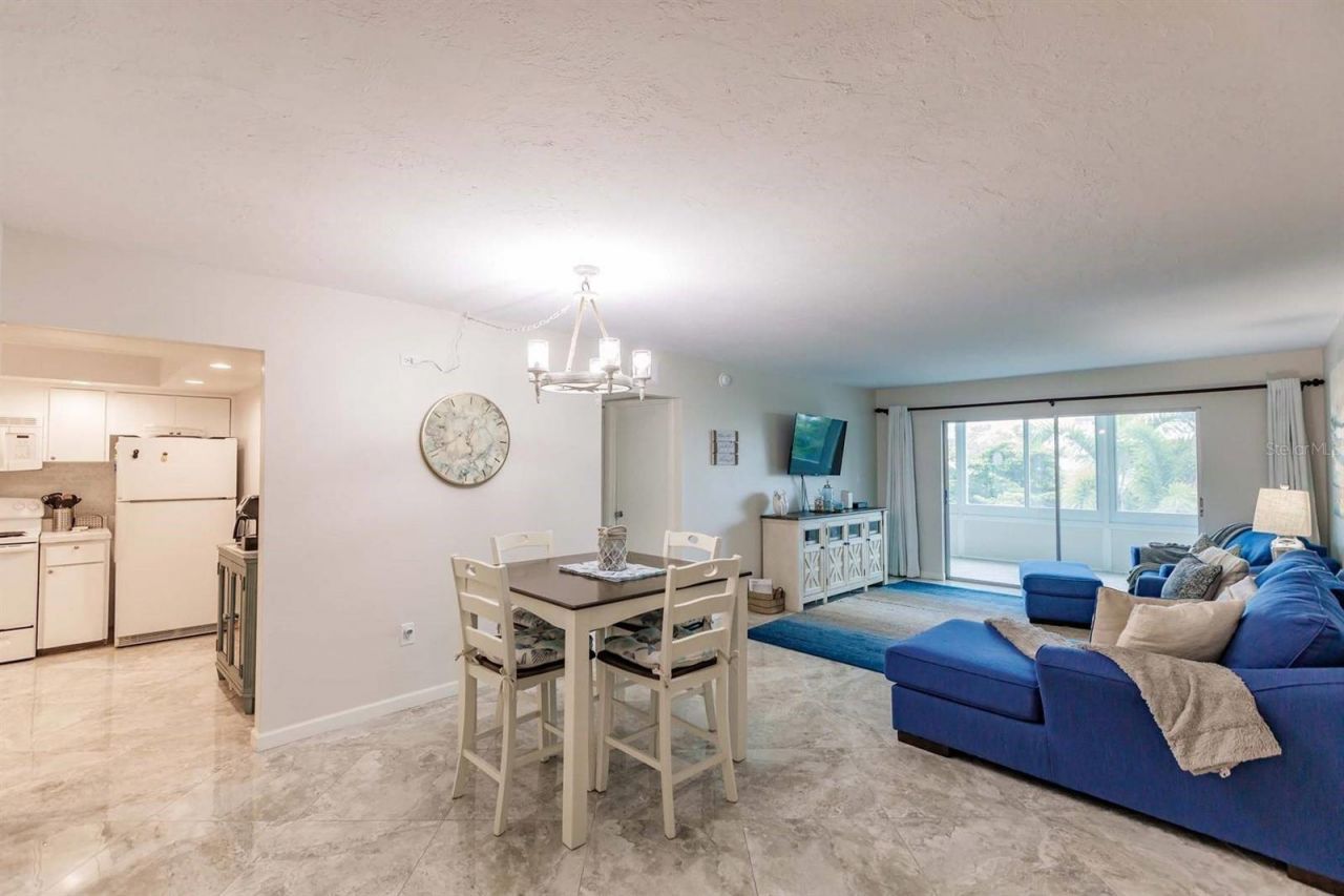 1200 E Peppertree Lane, Unit 206, Sarasota, FL 34242 Photo
