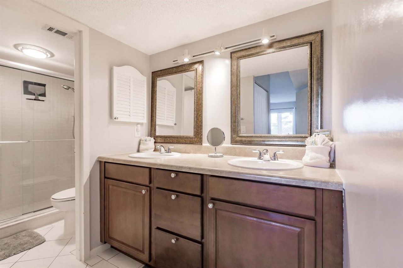 1200 E Peppertree Lane, Unit 206, Sarasota, FL 34242 Photo