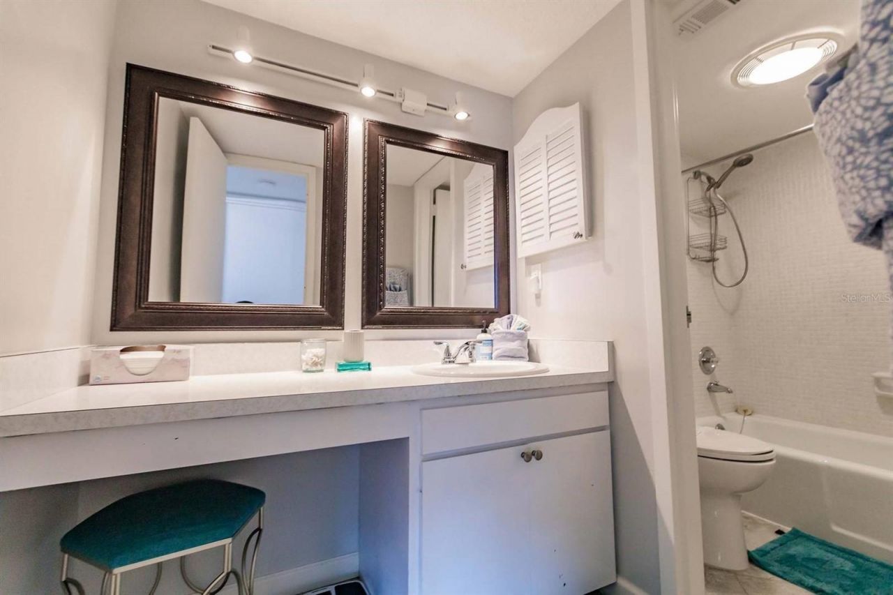 1200 E Peppertree Lane, Unit 206, Sarasota, FL 34242 Photo