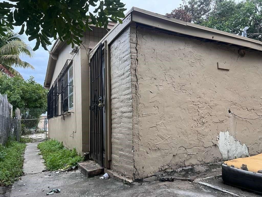 18020 NW 2nd Place, Miami, FL 33169 Photo