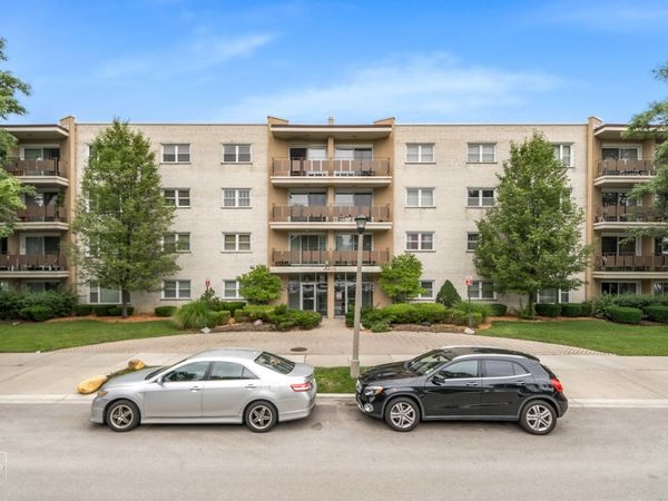 8210 Elmwood Avenue, Unit 110, Skokie, IL 60077