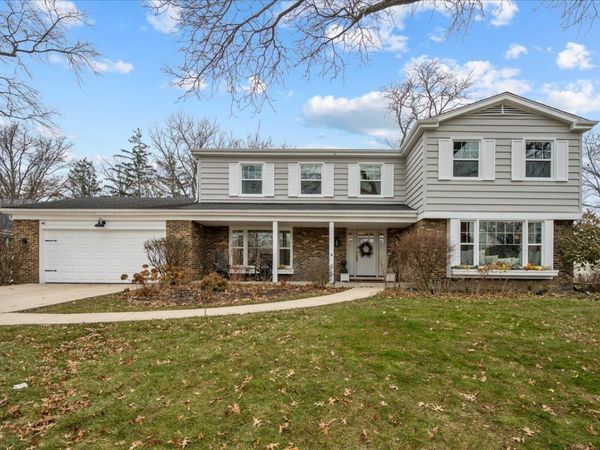 520 Standish Drive, Deerfield, IL 60015