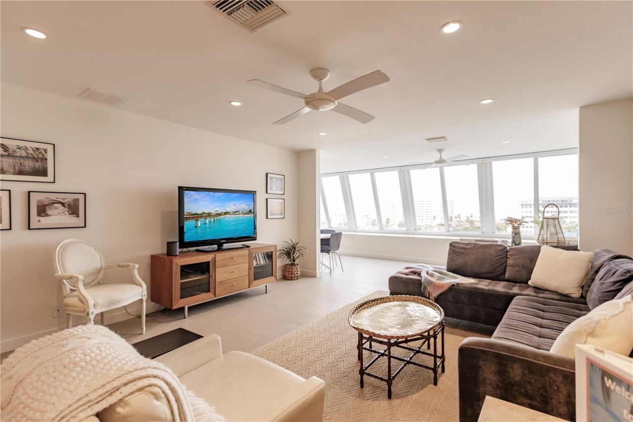 1200 E Peppertree Lane, Unit 402, Sarasota, FL 34242 Photo