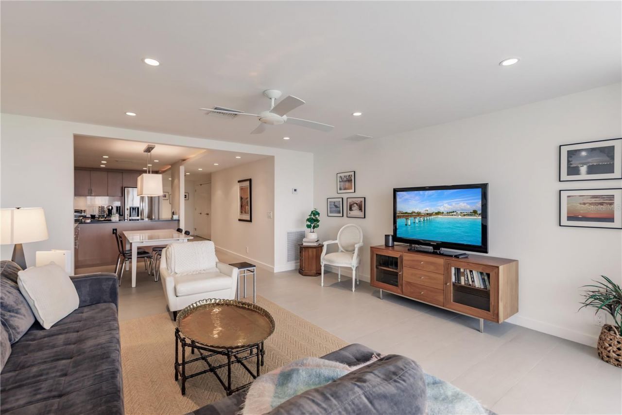 1200 E Peppertree Lane, Unit 402, Sarasota, FL 34242 Photo