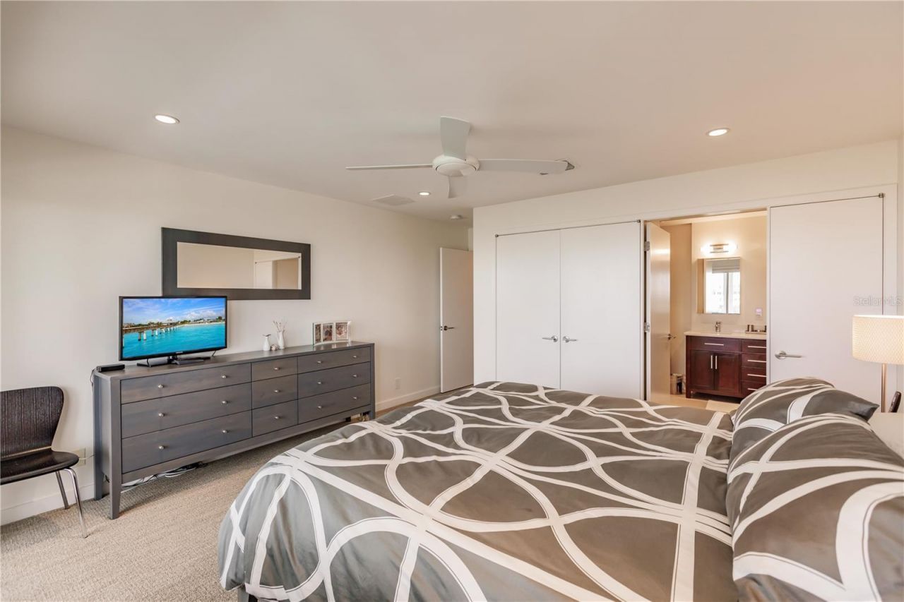 1200 E Peppertree Lane, Unit 402, Sarasota, FL 34242 Photo