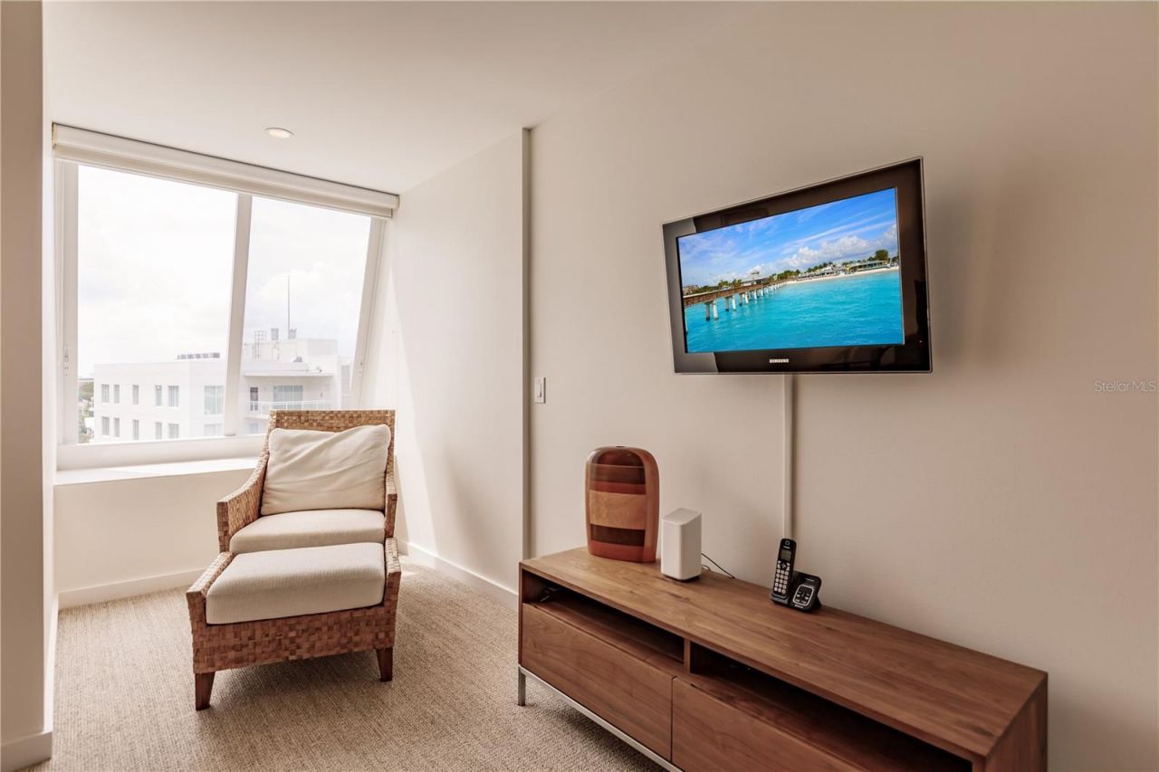 1200 E Peppertree Lane, Unit 402, Sarasota, FL 34242 Photo