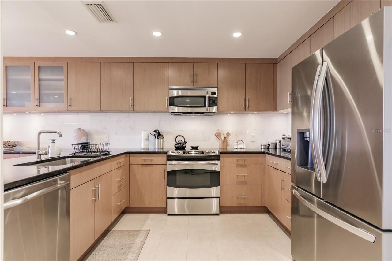 1200 E Peppertree Lane, Unit 402, Sarasota, FL 34242 Photo