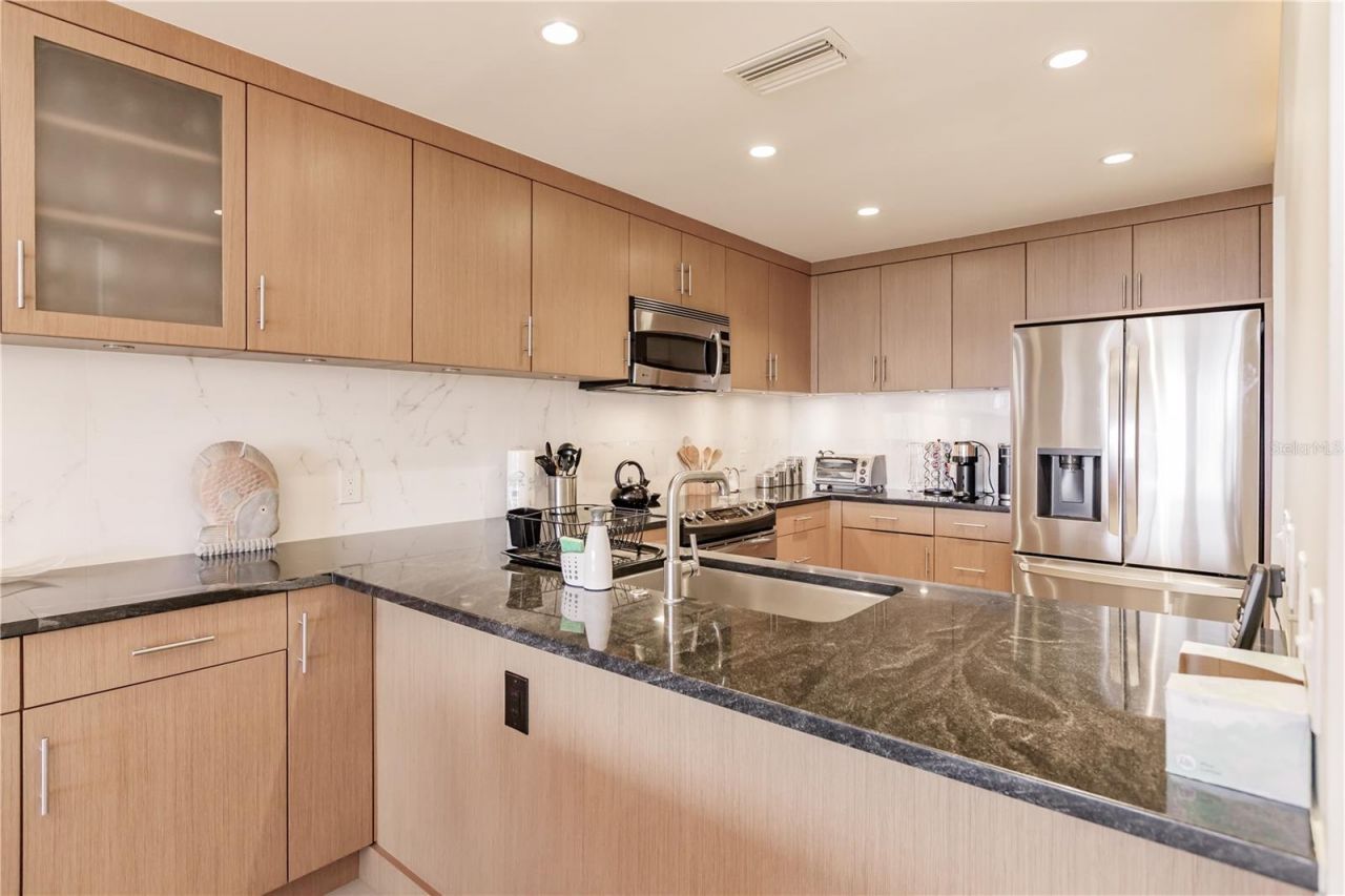 1200 E Peppertree Lane, Unit 402, Sarasota, FL 34242 Photo