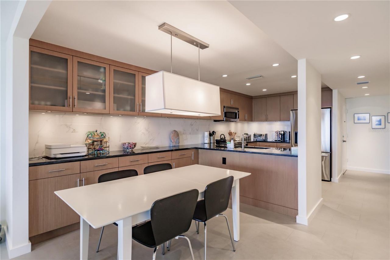 1200 E Peppertree Lane, Unit 402, Sarasota, FL 34242 Photo