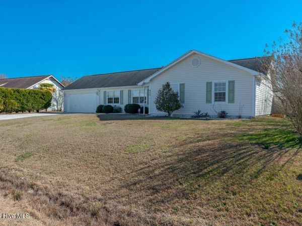 423 Dion Drive, Hubert, NC 28539