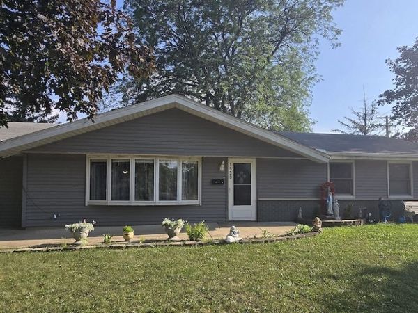 1939 Weston Lane, Schaumburg, IL 60193