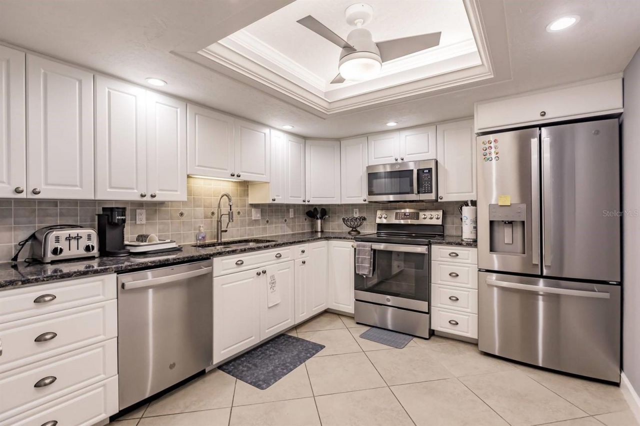 1200 E Peppertree Lane, Unit 406, Sarasota, FL 34242 Photo