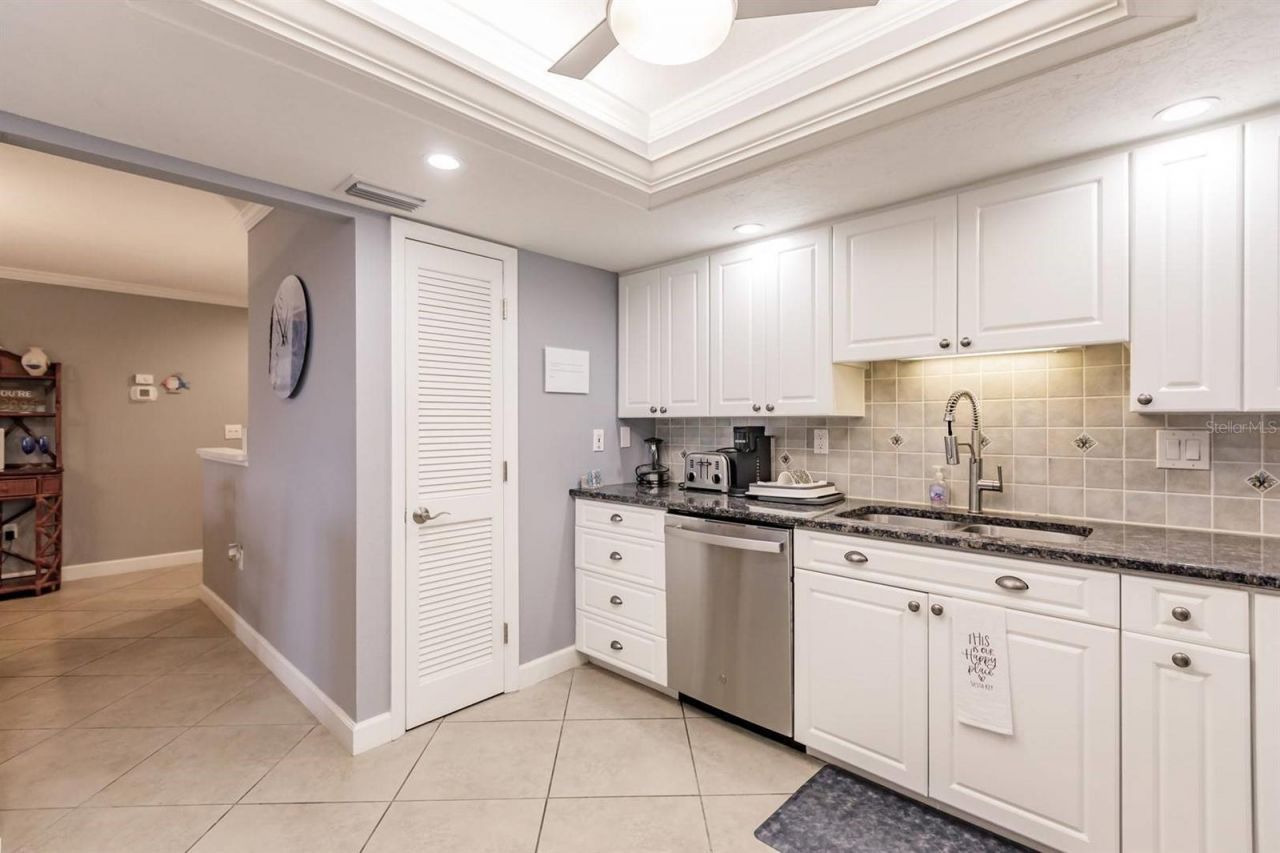 1200 E Peppertree Lane, Unit 406, Sarasota, FL 34242 Photo