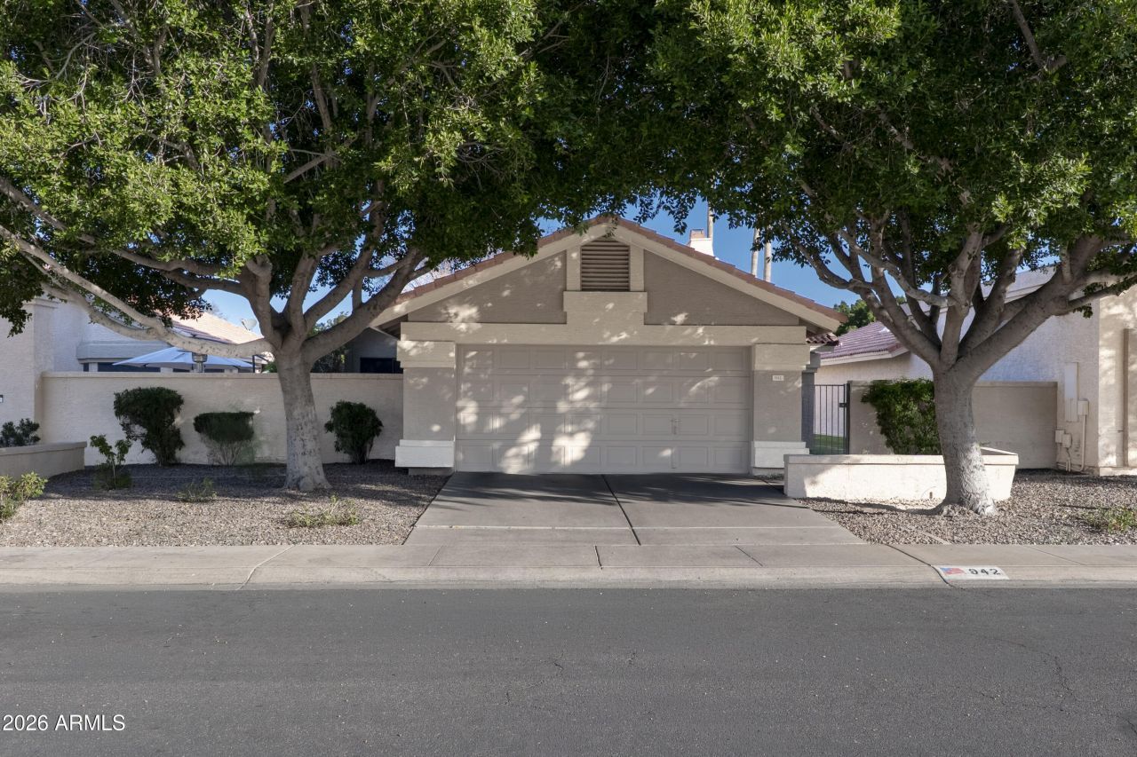 942 W Barbados Drive, Gilbert, AZ 85233 Main Photo