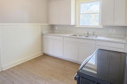 605 Poplar Street photo 4