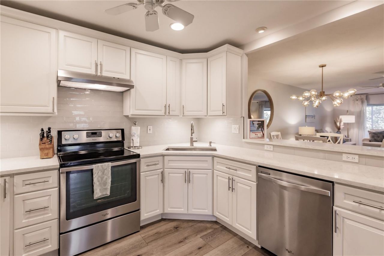 1200 E Peppertree Lane, Unit 303, Sarasota, FL 34242 Photo