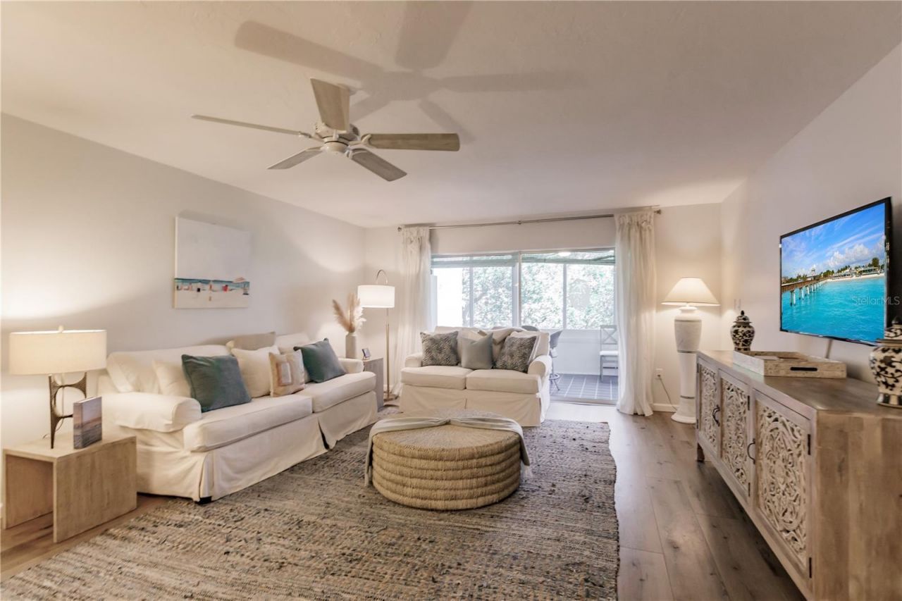 1200 E Peppertree Lane, Unit 303, Sarasota, FL 34242 Photo