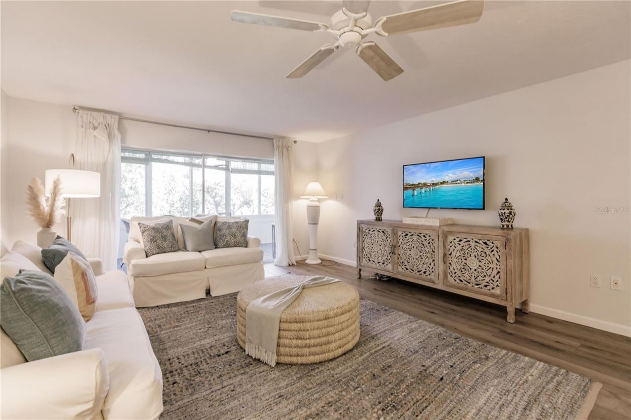 1200 E Peppertree Lane, Unit 303, Sarasota, FL 34242 Photo