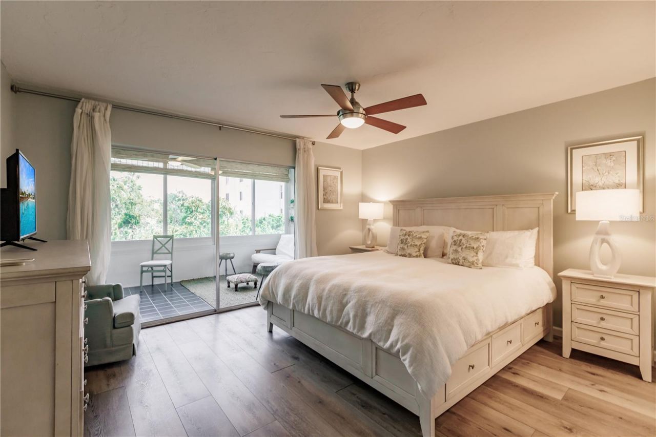 1200 E Peppertree Lane, Unit 303, Sarasota, FL 34242 Photo