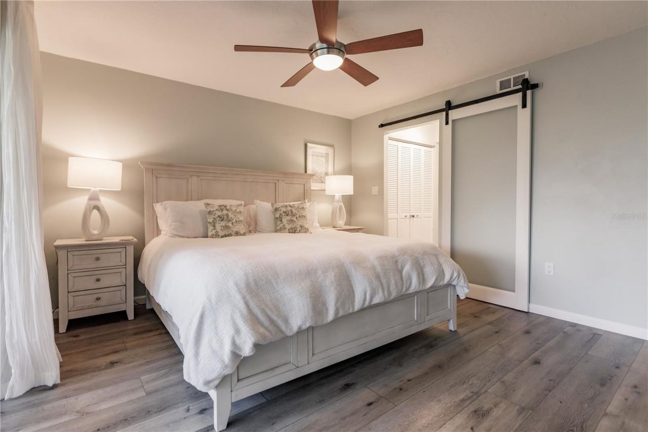 1200 E Peppertree Lane, Unit 303, Sarasota, FL 34242 Photo